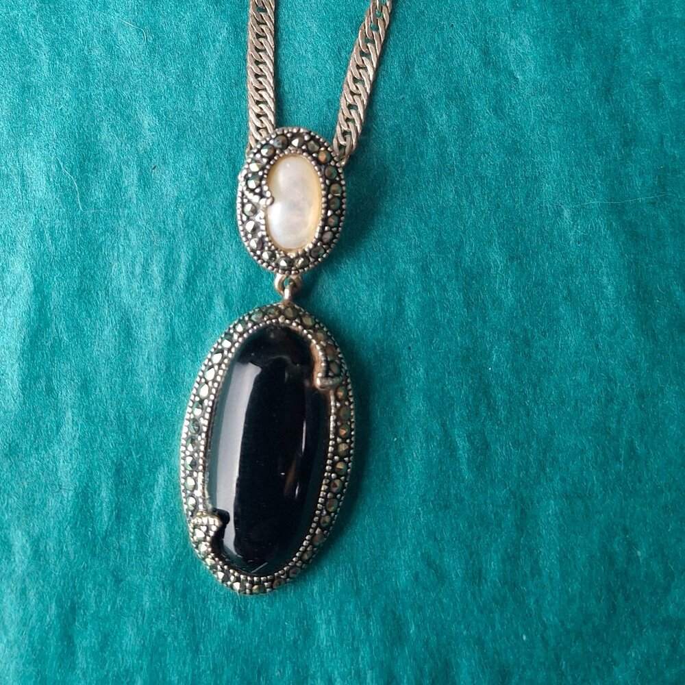 2/60$ Vintage Marcassite mother of pearl 925 sterling silver pendant necklace